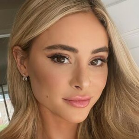 Amanda Stanton photo 12