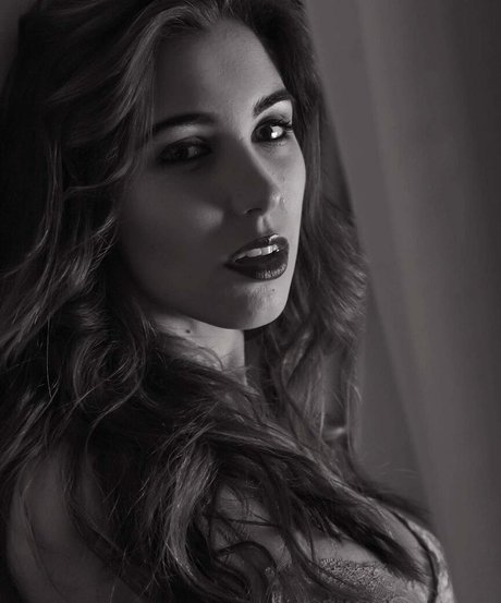 Amanda Thompson photo 82