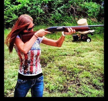 Amanda Thompson photo 129