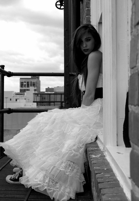 Amanda Thompson photo 159