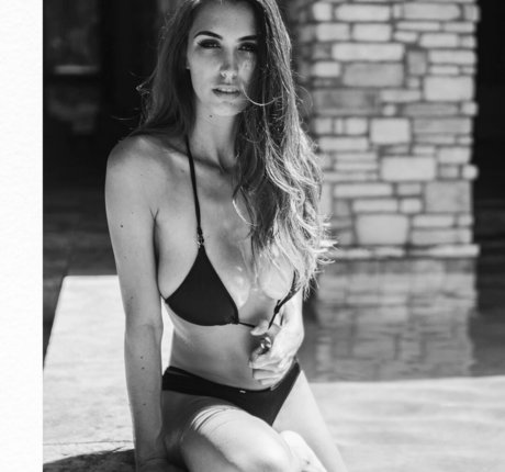 Amanda Thompson photo 222