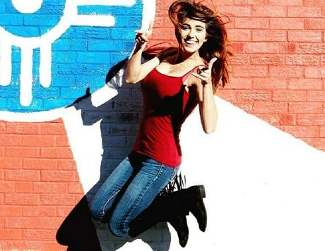 Amanda Thompson photo 255