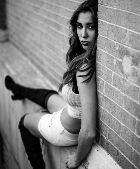 Amanda Thompson photo 289
