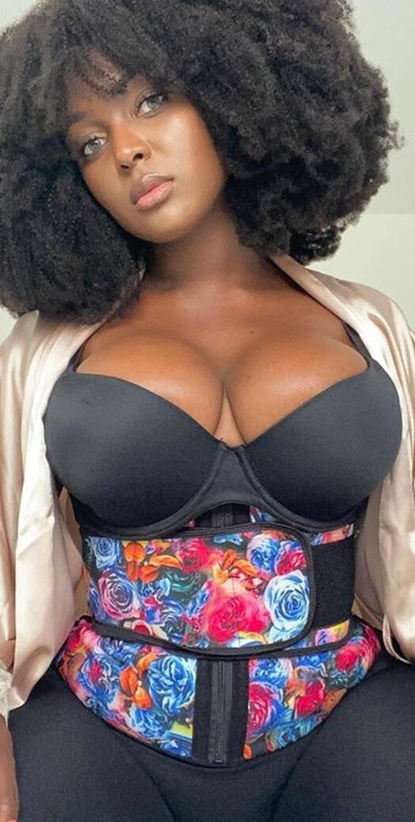 Amara La Negra photo 5