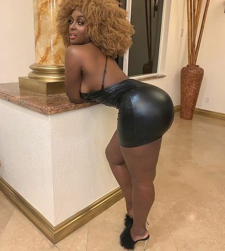 Amara La Negra photo 19