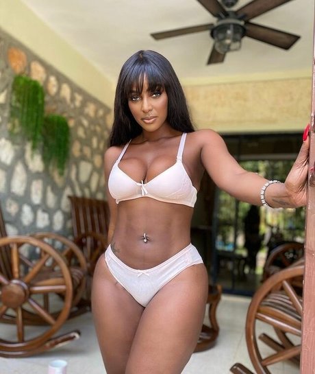 Amara La Negra photo 32
