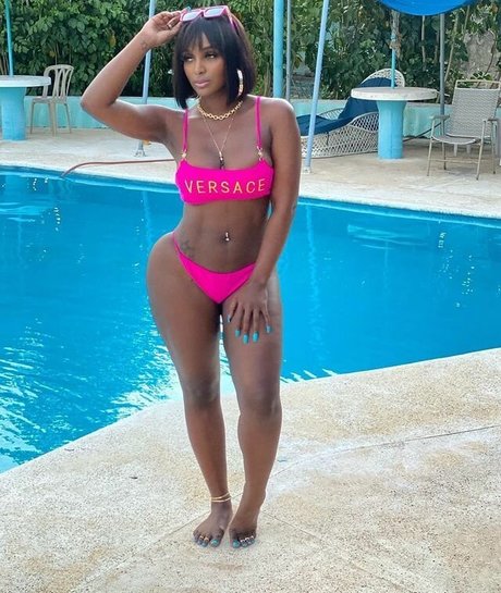 Amara La Negra photo 36