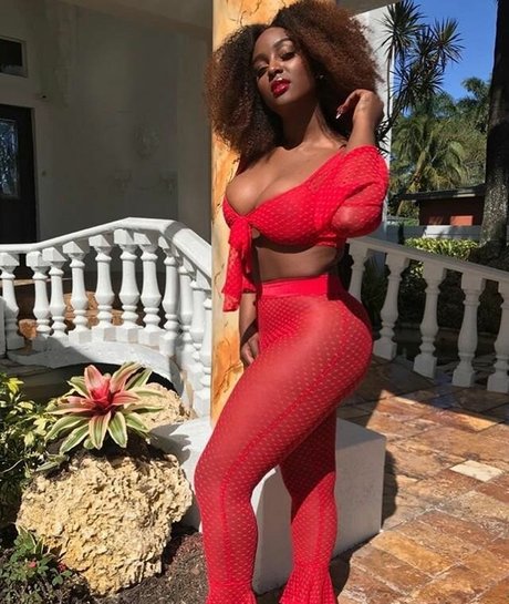Amara La Negra photo 67