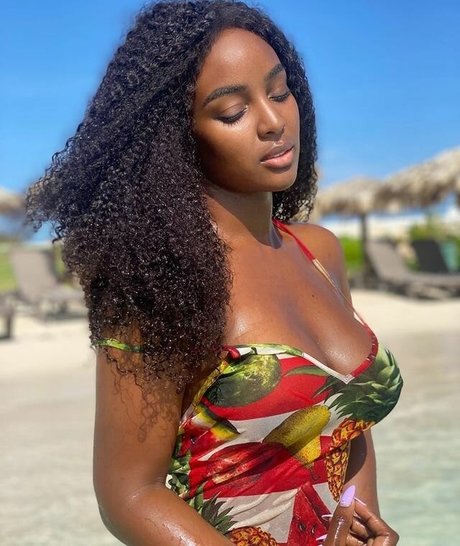 Amara La Negra photo 76
