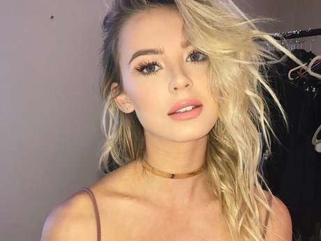 Amber Davis photo 36