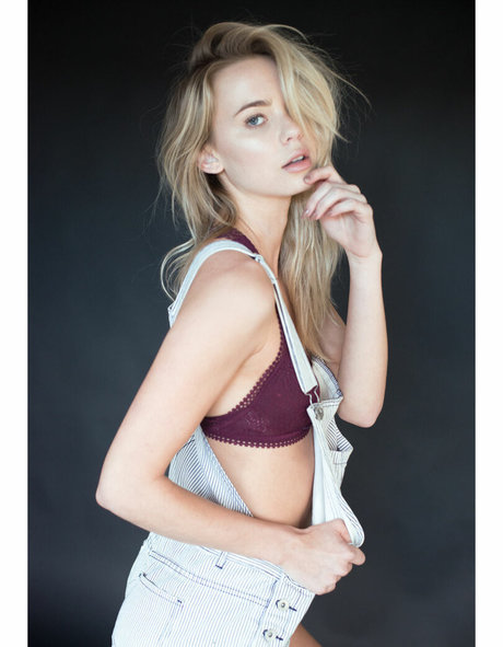 Amber Davis photo 39