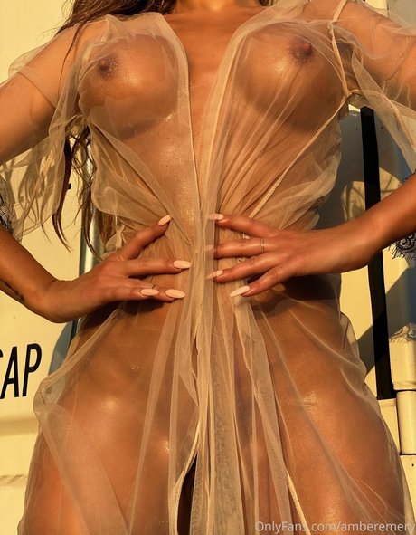 Amber Emery photo 36