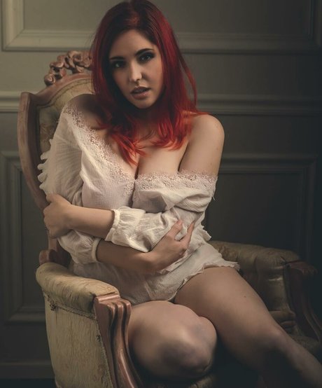 Amber Lee Connors photo 13