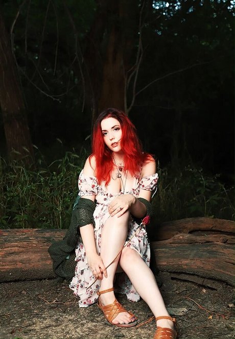 Amber Lee Connors photo 14