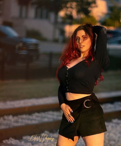 Amber Lee Connors photo 22