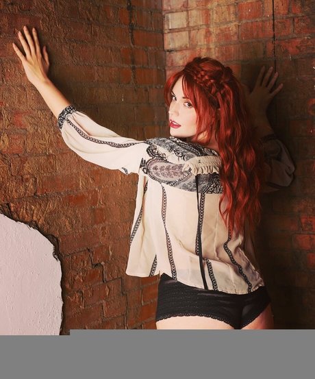 Amber Lee Connors photo 32
