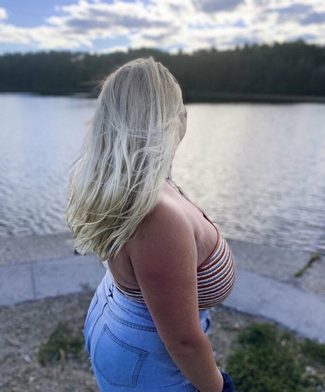 Amberly photo 105