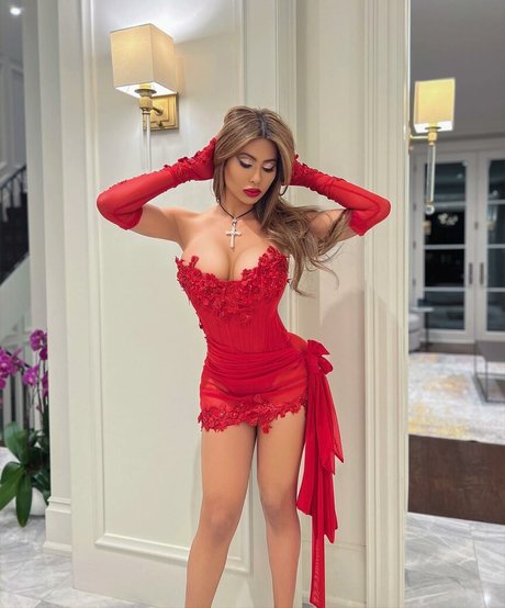 Amelia Maltepe photo 29