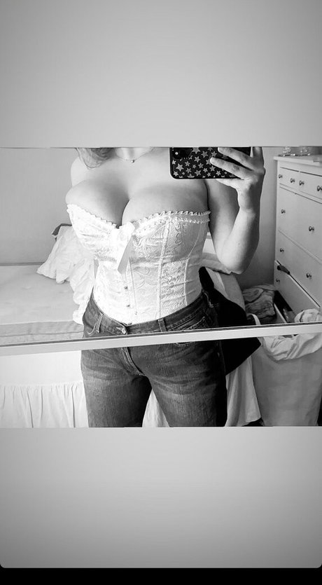 Amelia Tidd photo 17