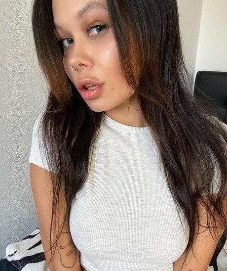 Ami Young photo 21