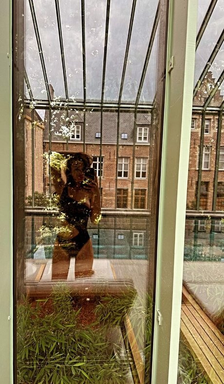 Amy Jackson photo 326