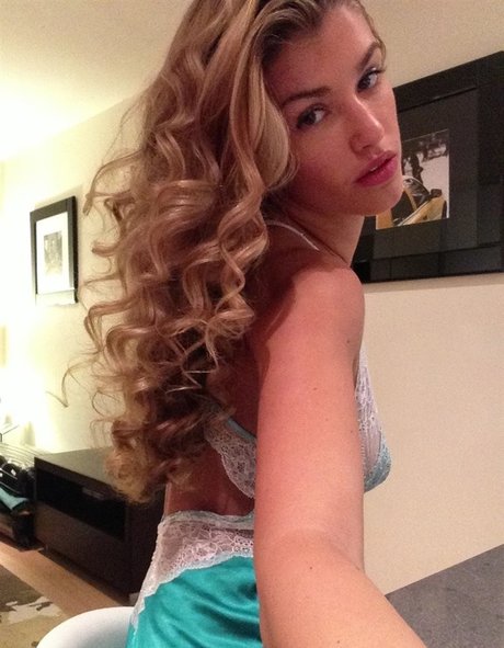 Amy Willerton photo 109