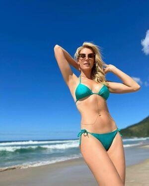 Ana Hickmann photo 36