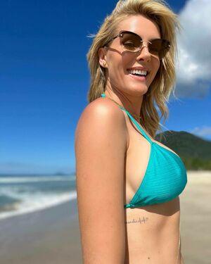 Ana Hickmann photo 37