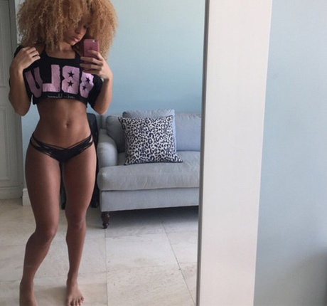 Anabella Carrasco photo 23