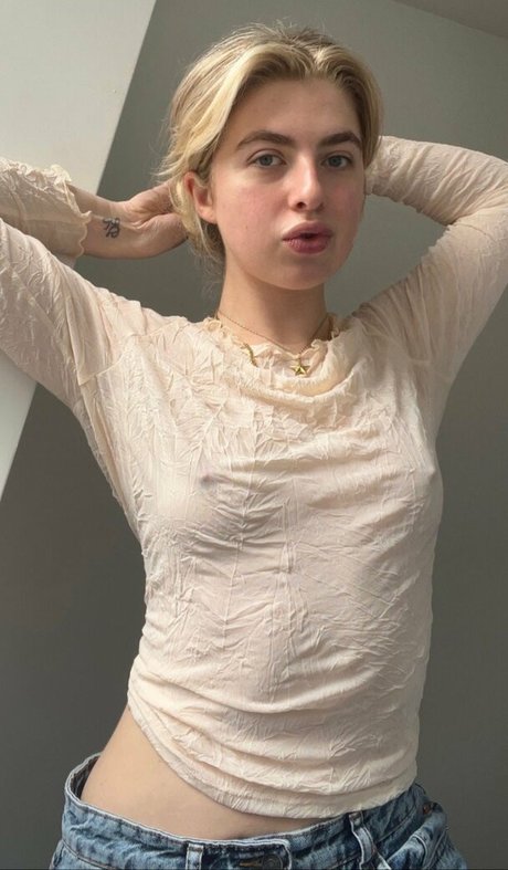 Anais Gallagher photo 8