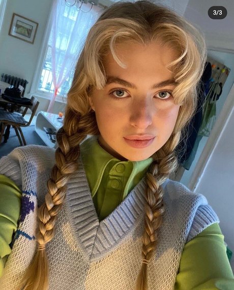 Anais Gallagher photo 45