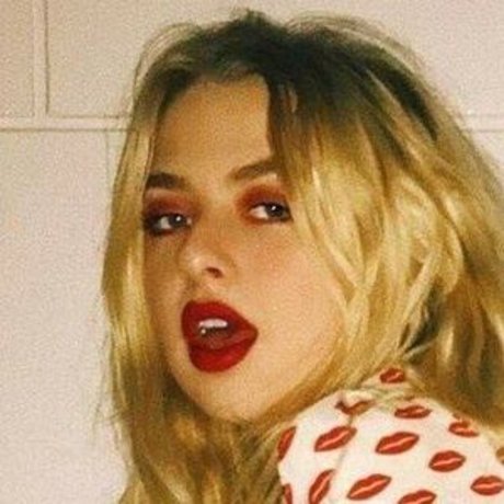 Anais Gallagher photo 58