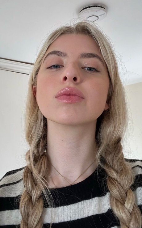 Anais Gallagher photo 66
