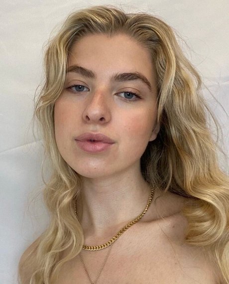 Anais Gallagher photo 69