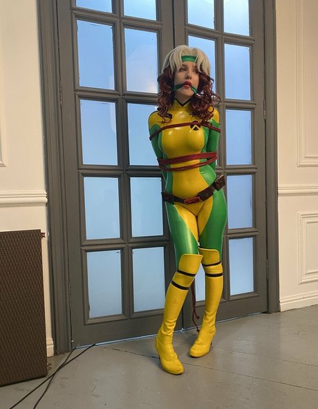 Anastasia Galuzina photo 1
