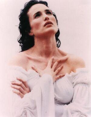 Andie MacDowell photo 40