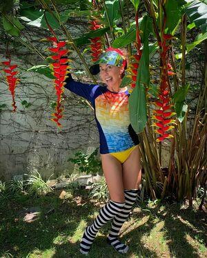 Angela Dippe photo 5