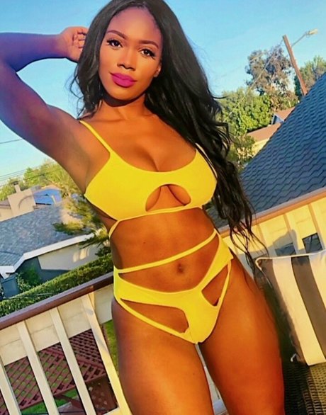 Angela Henderson photo 10