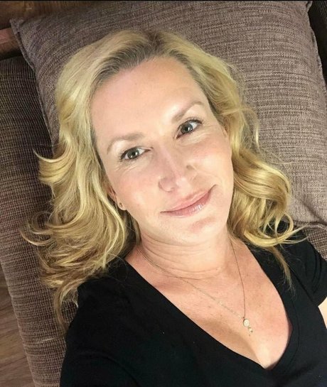 Angela Kinsey photo 10