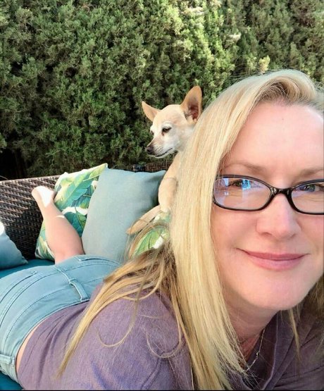 Angela Kinsey photo 17