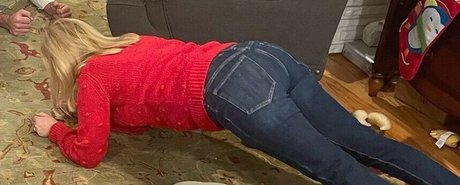 Angela Kinsey photo 18