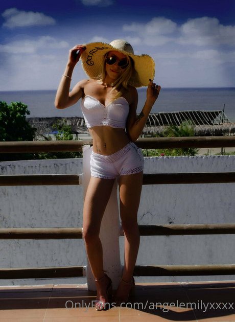 Angelemilyxxxx photo 114