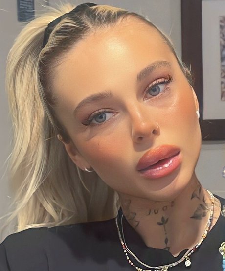 Angelika Kramer photo 26