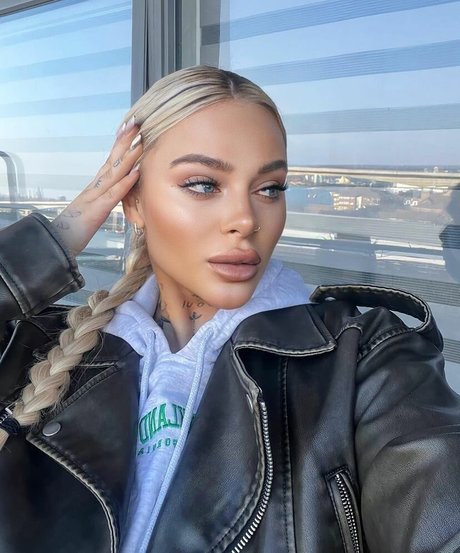 Angelika Kramer photo 40