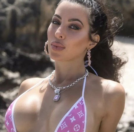 Angelina Bellucci photo 18