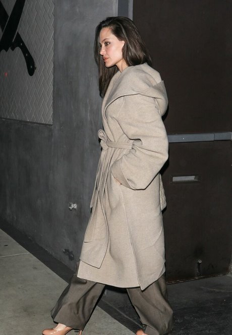 Angelina Jolie photo 200