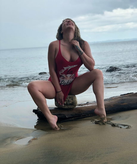 Angelique Burgos photo 5