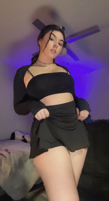Anissa Heavyn photo 15