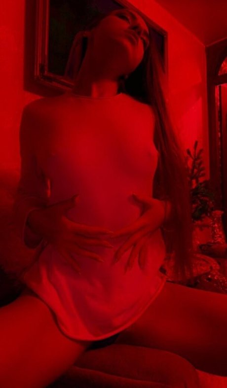 Ann.exclusive photo 4