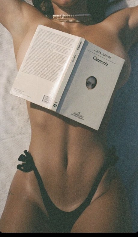 Anna Arevalo photo 8